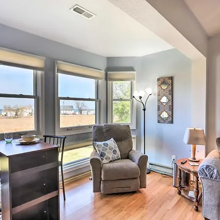 Quaint Couples Escape Pool, Near Lake Erie! Oak Harbor Exterior photo