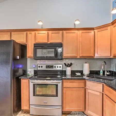Quaint Couples Escape Pool, Near Lake Erie! Oak Harbor Exterior photo