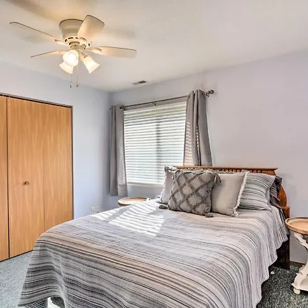 Quaint Couples Escape Pool, Near Lake Erie! Oak Harbor Exterior photo