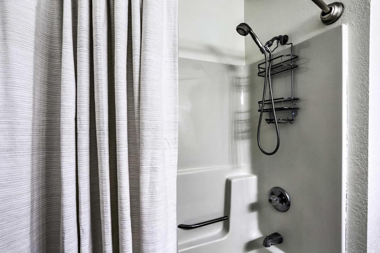 Apartamento Quaint Couples Escape Pool, Near Erie! *