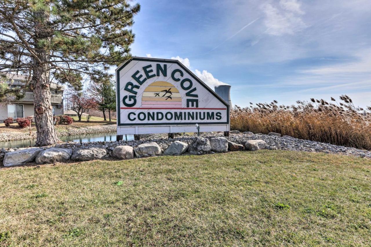 Quaint Couples Escape Pool, Near Erie! Oak Harbor
